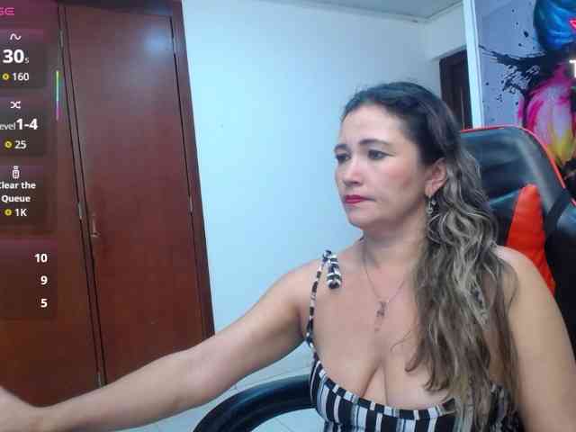 noelia-milf19 webcam