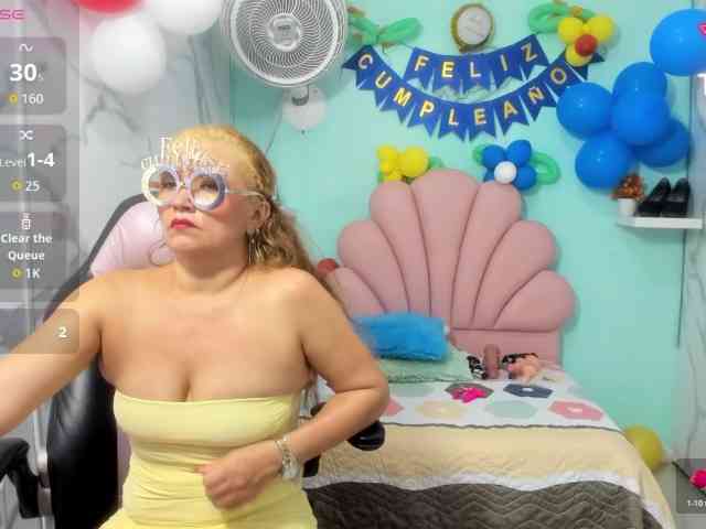 noelia-milf19 webcam