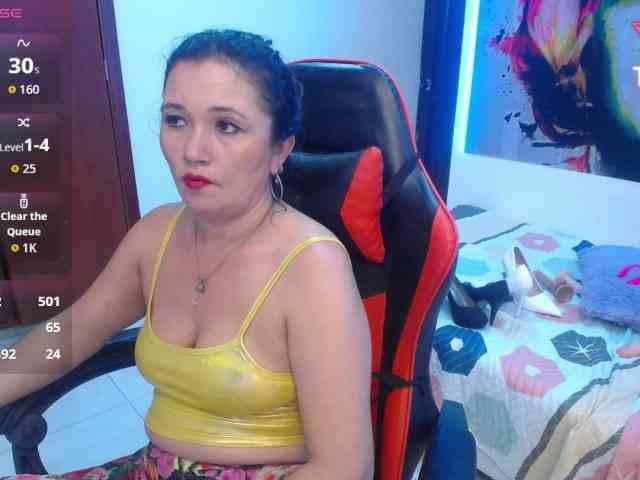 noelia-milf19 webcam