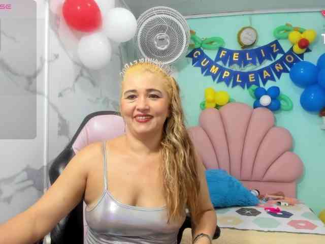 noelia-milf19 webcam