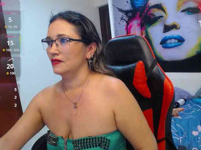 noelia-milf19 webcam