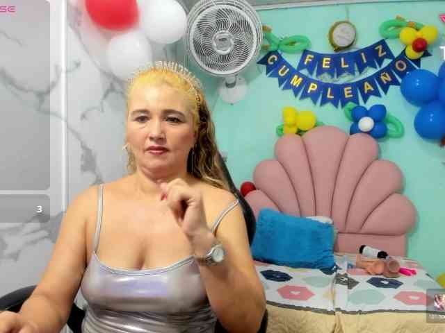 noelia-milf19 webcam