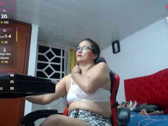 noelia-milf19 webcam