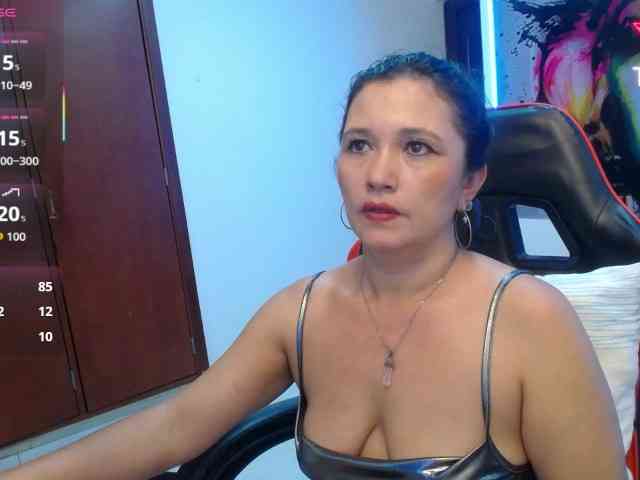 noelia-milf19 webcam