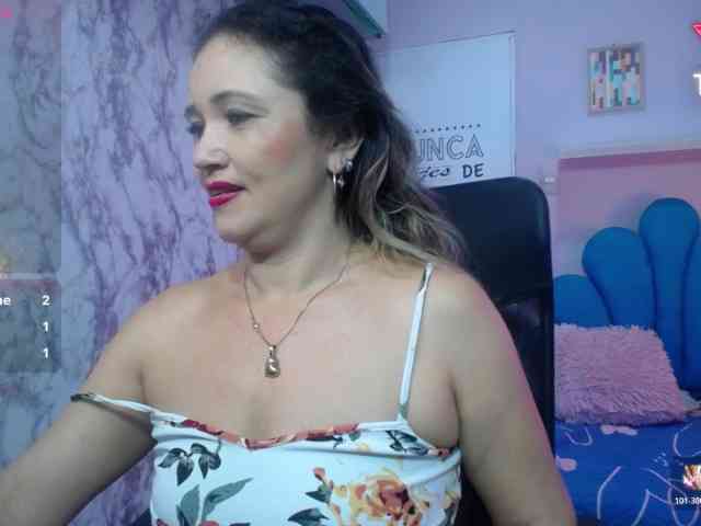 noelia-milf19 webcam
