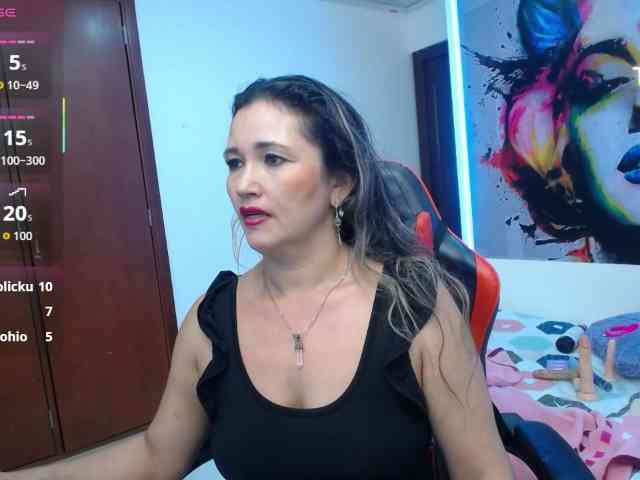 noelia-milf19 webcam