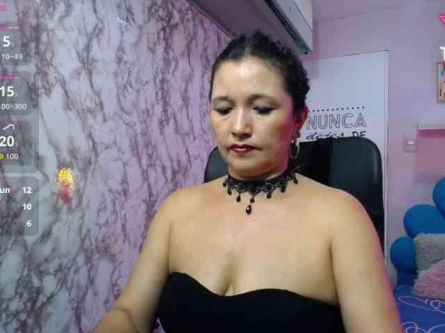 noelia-milf19 webcam