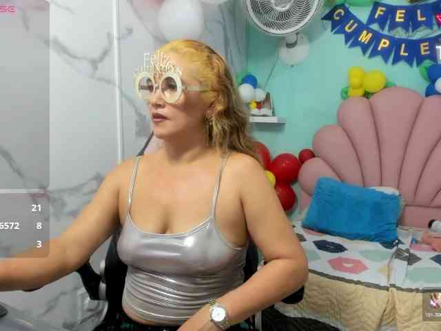 noelia-milf19 webcam