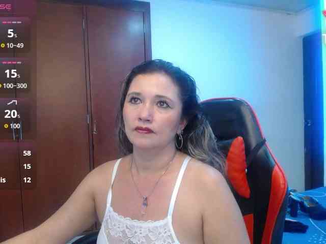 noelia-milf19 webcam