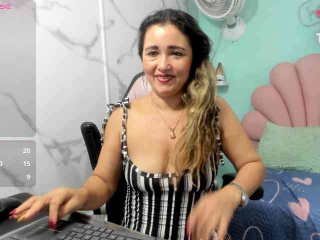 noelia-milf19 webcam