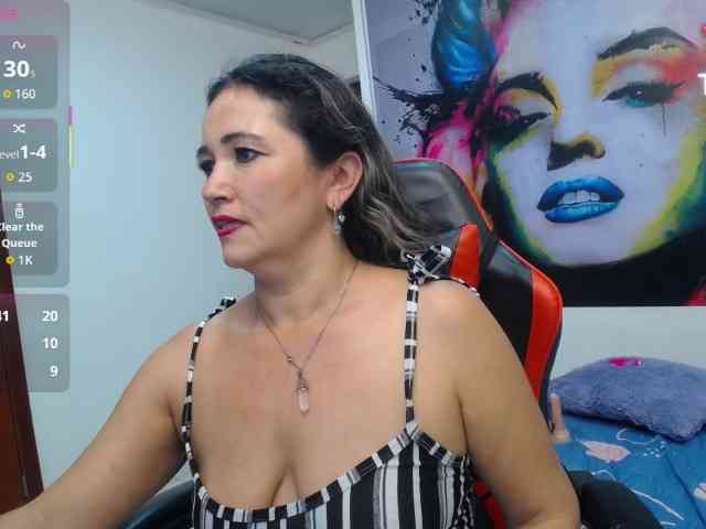 noelia-milf19 webcam