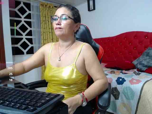 noelia-milf19 webcam