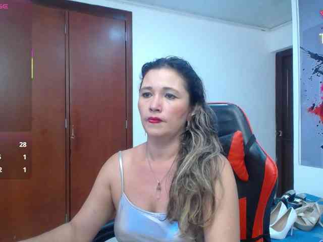 noelia-milf19 webcam