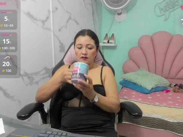 noelia-milf19 webcam