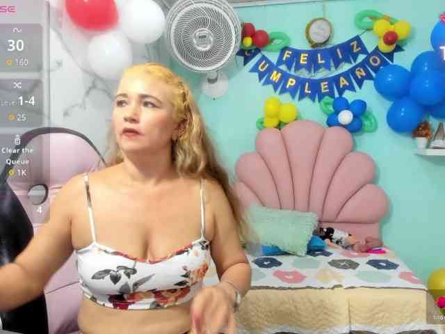 noelia-milf19 webcam