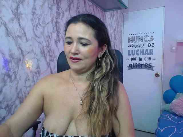 noelia-milf19 webcam