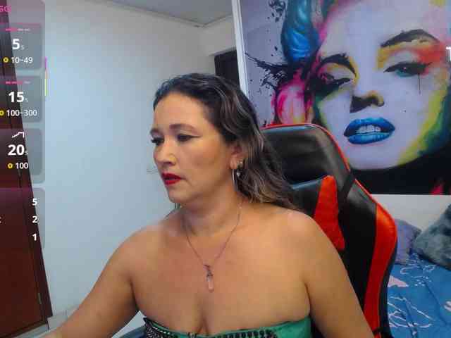 noelia-milf19 webcam