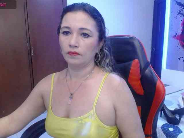 noelia-milf19 webcam