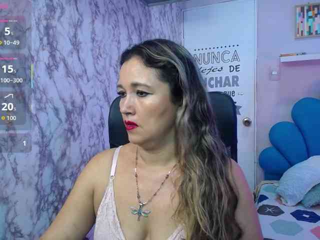 noelia-milf19 webcam