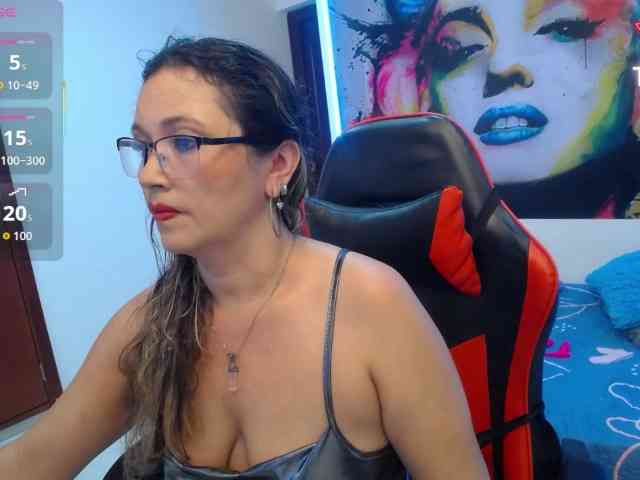 noelia-milf19 webcam