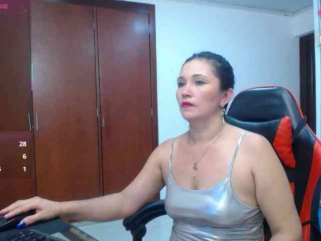 noelia-milf19 webcam