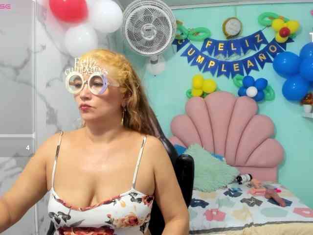 noelia-milf19 webcam
