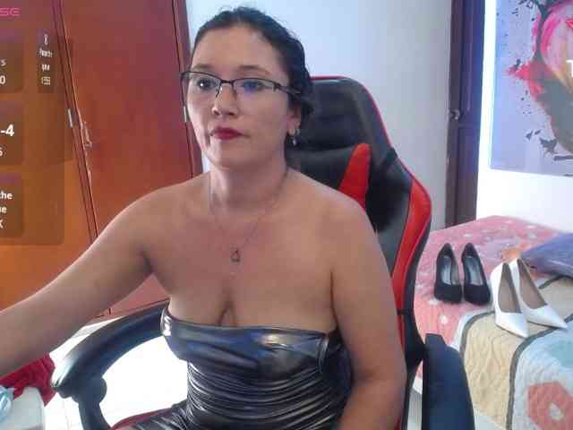 noelia-milf19 webcam