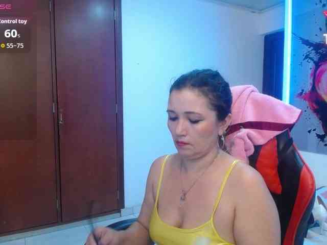 noelia-milf19 webcam