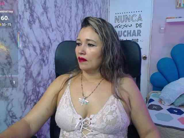noelia-milf19 webcam
