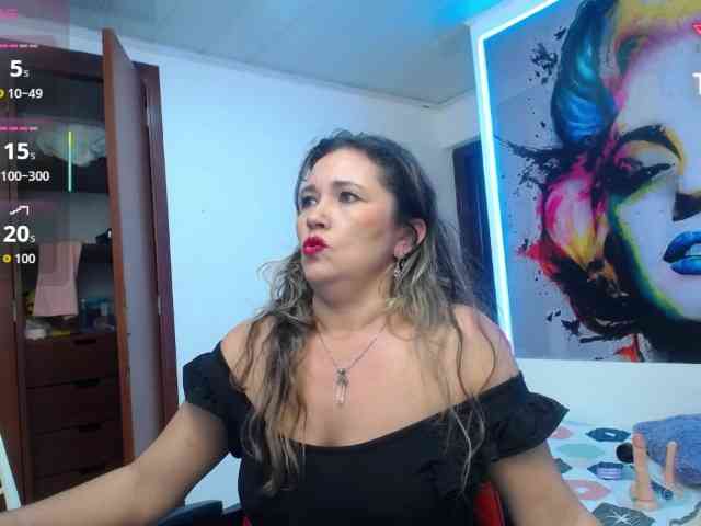 noelia-milf19 webcam
