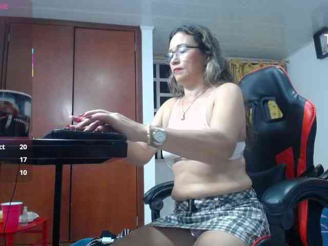 noelia-milf19 webcam