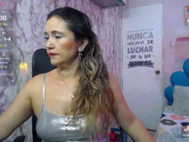 noelia-milf19 webcam