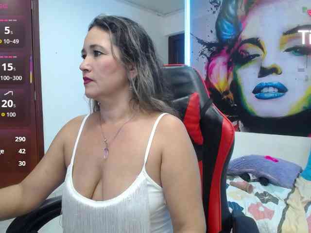 noelia-milf19 webcam
