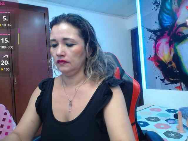 noelia-milf19 webcam