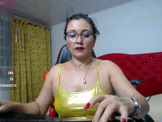 noelia-milf19 webcam