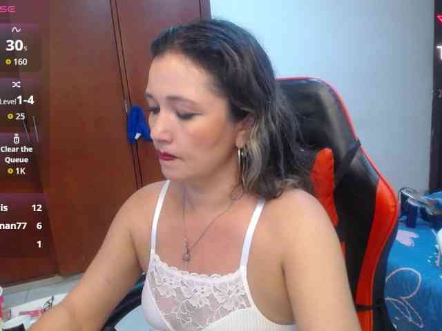 noelia-milf19 webcam