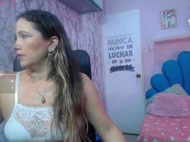 noelia-milf19 webcam