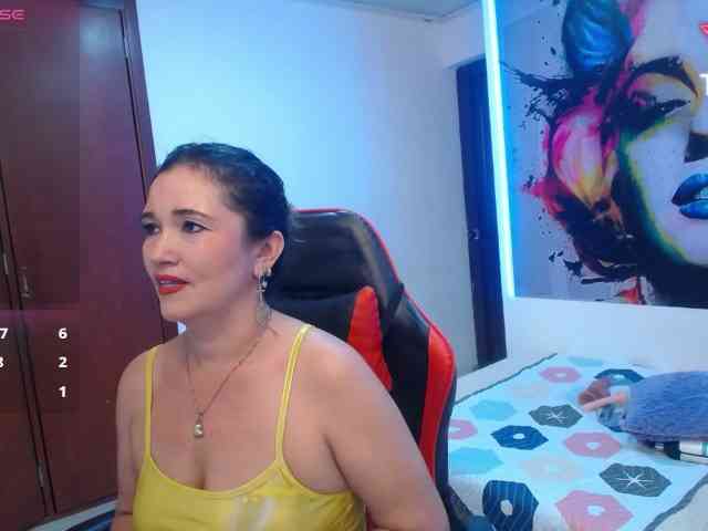 noelia-milf19 webcam