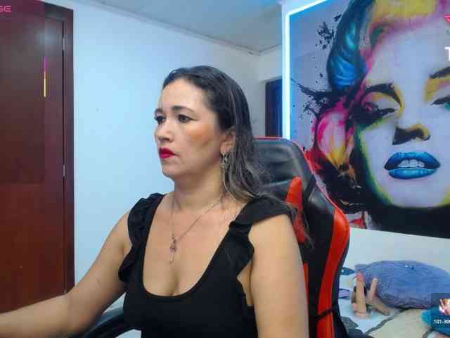noelia-milf19 webcam