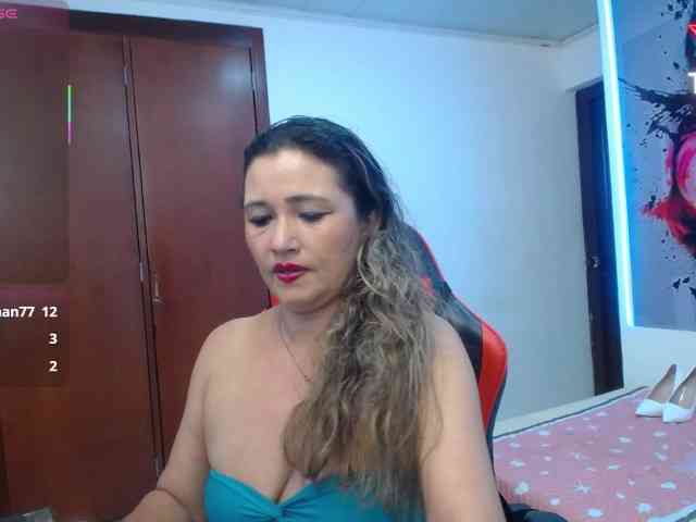 noelia-milf19 webcam