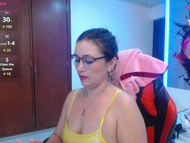 noelia-milf19 webcam