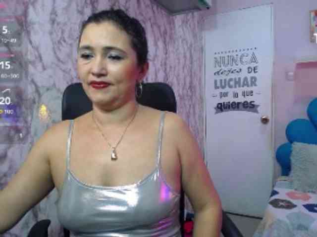 noelia-milf19 webcam