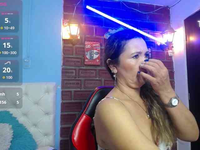 noelia-milf19 webcam