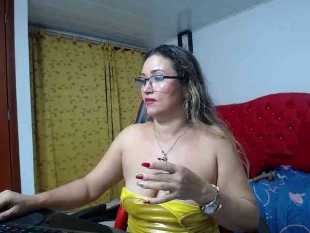 noelia-milf19 webcam