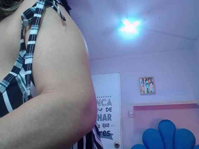 noelia-milf19 webcam
