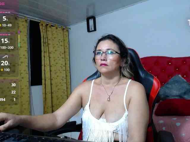 noelia-milf19 webcam