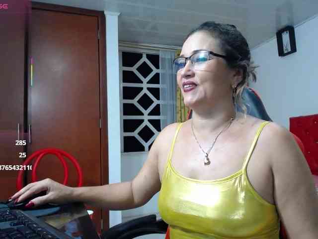 noelia-milf19 webcam