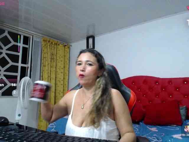 noelia-milf19 webcam