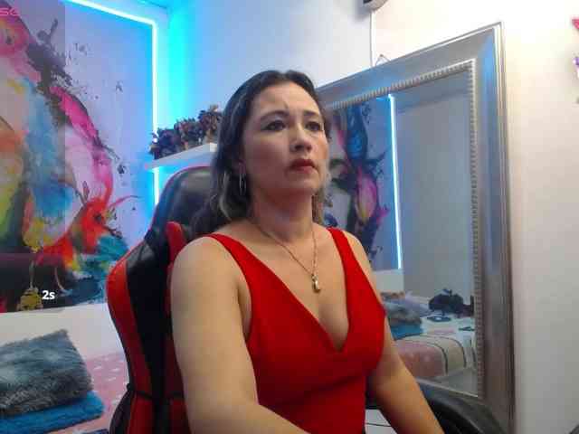 noelia-milf19 webcam