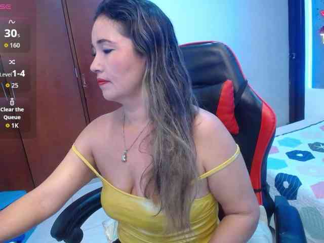 noelia-milf19 webcam